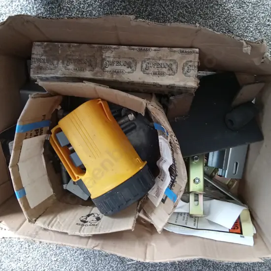 BOX OF ASSORTED ITEMS