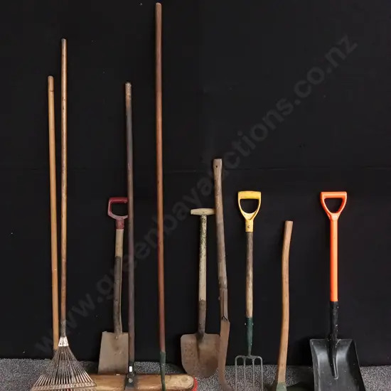10 X ASSORTED GARDEN TOOLS