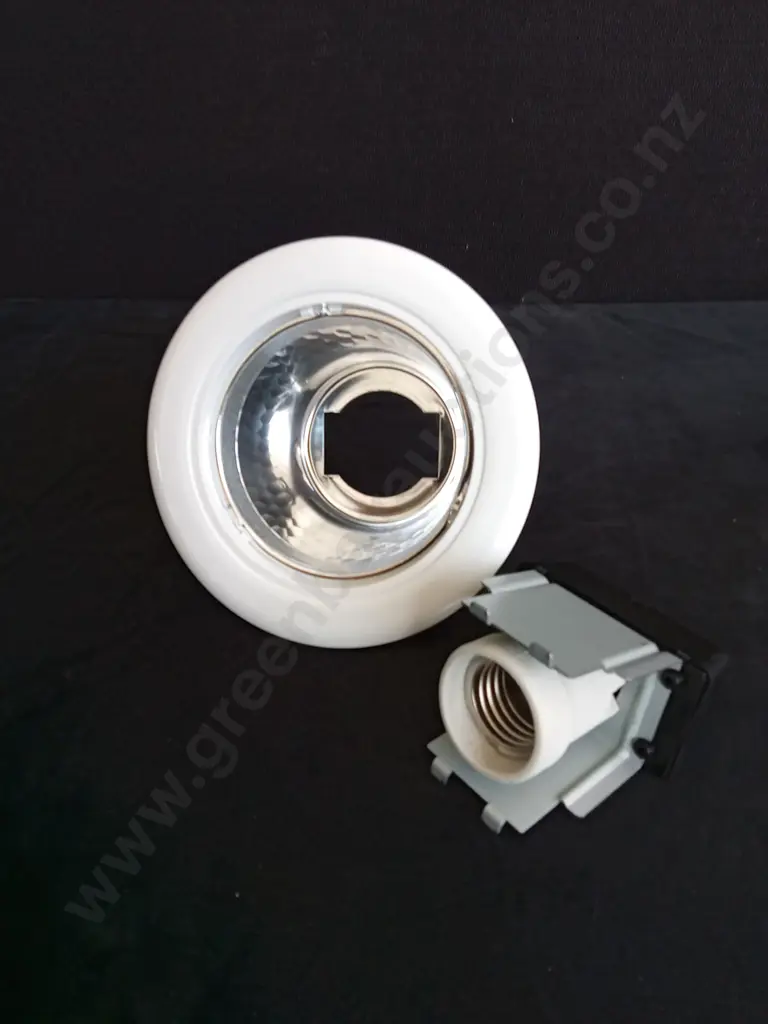 BOX OF BRAND NEW LIGHTING Image 1++