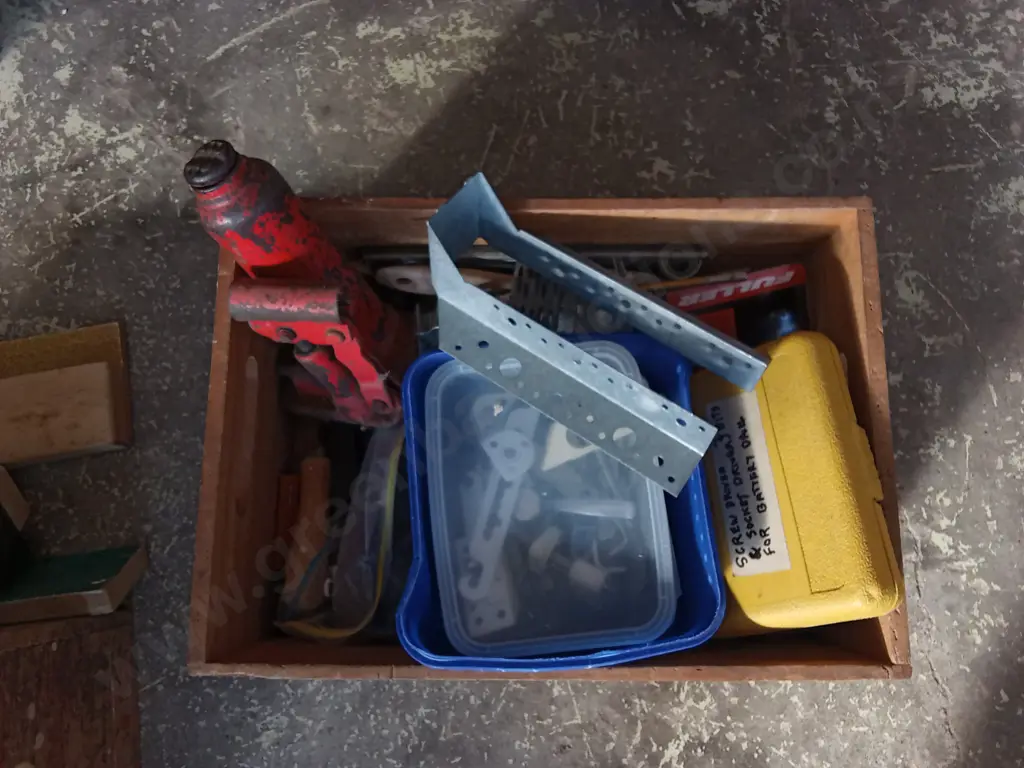 MIX OF TOOLS AND HARDWARE Image 1++