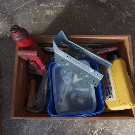 MIX OF TOOLS AND HARDWARE