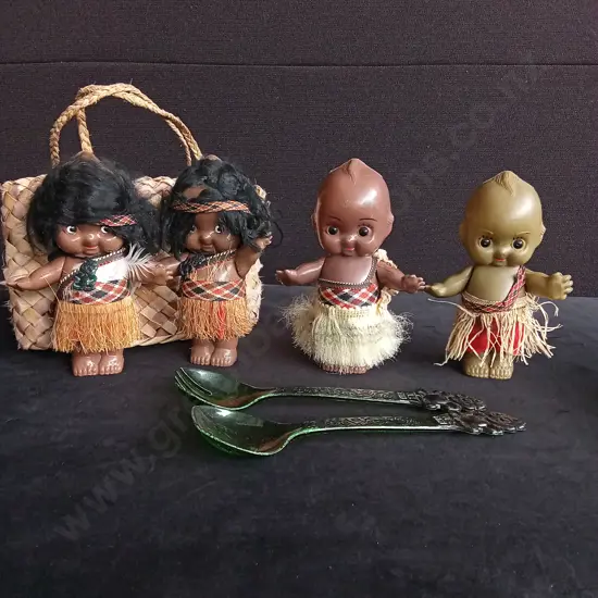4 VINTAGE MĀORI SOUVENIR DOLLS PLASTIC TIKI SALAD SERVERS AND WOVEN BAG