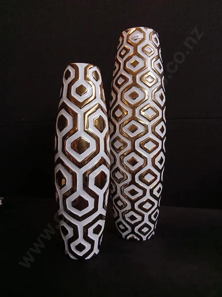 PAIR OF CHAOZHOU XINYE CERAMICS VASES Image 1++