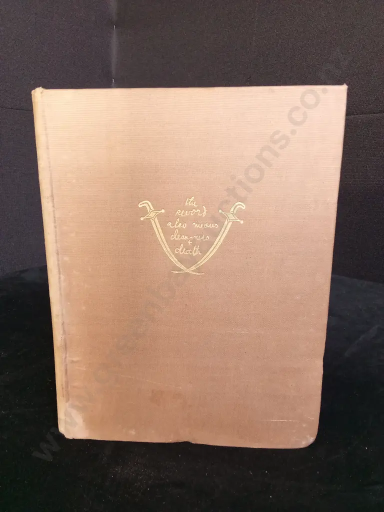 VINTAGE HARDBACK EDITION OF SEVEN PILLARS OF WISDOM BY T.E. LAWRENCE Image 1++