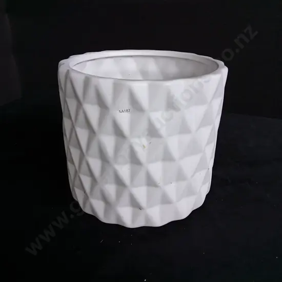 WHITE CERAMIC PLANT POT