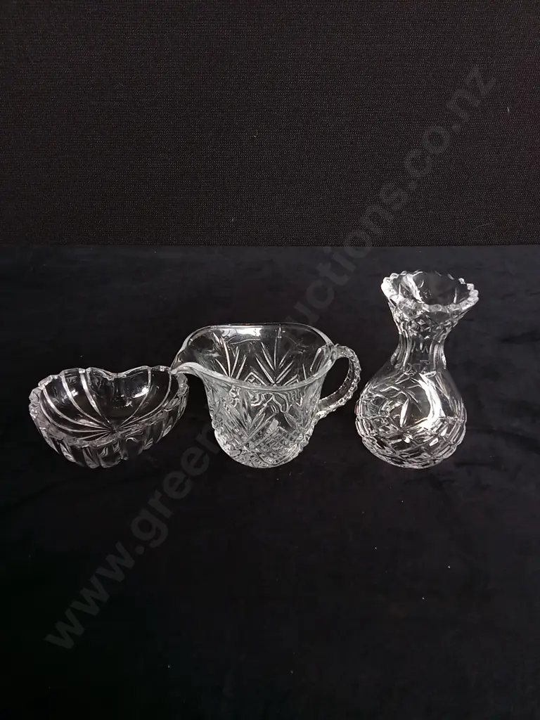 3 CRYSTAL GLASS ITEMS Image 1++