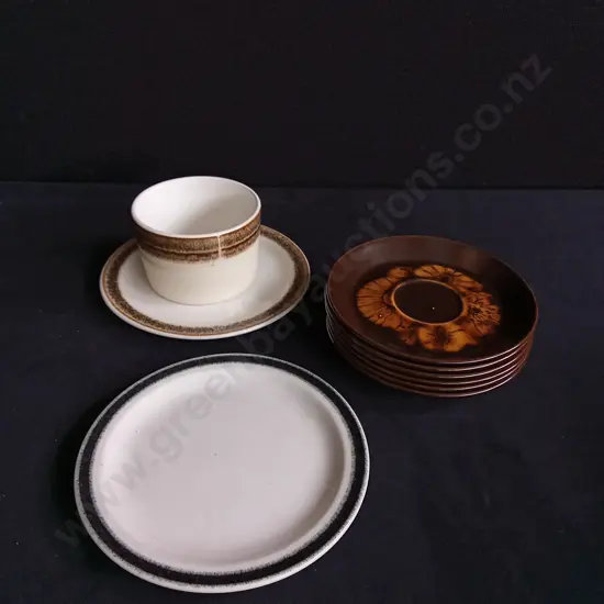 9 PIECES CROWN LYNN PLATE SETS