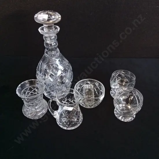 6 PIECES MIX OF GLASSWARE INCLUDING PAIR OF GLASSES AND DECANTER