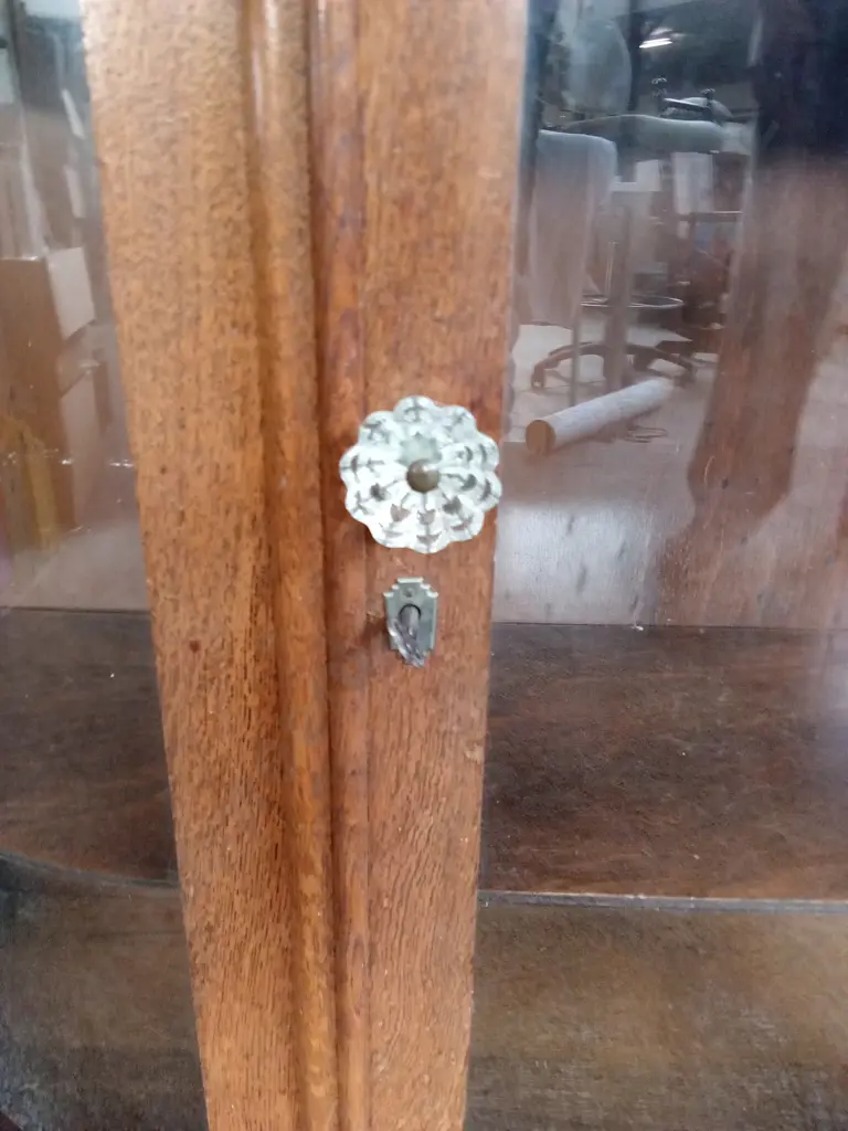 WOODEN DISPLAY CABINET WITH LOCK AND KEY H 1.2M L 1.1M D 33CM Image 1++
