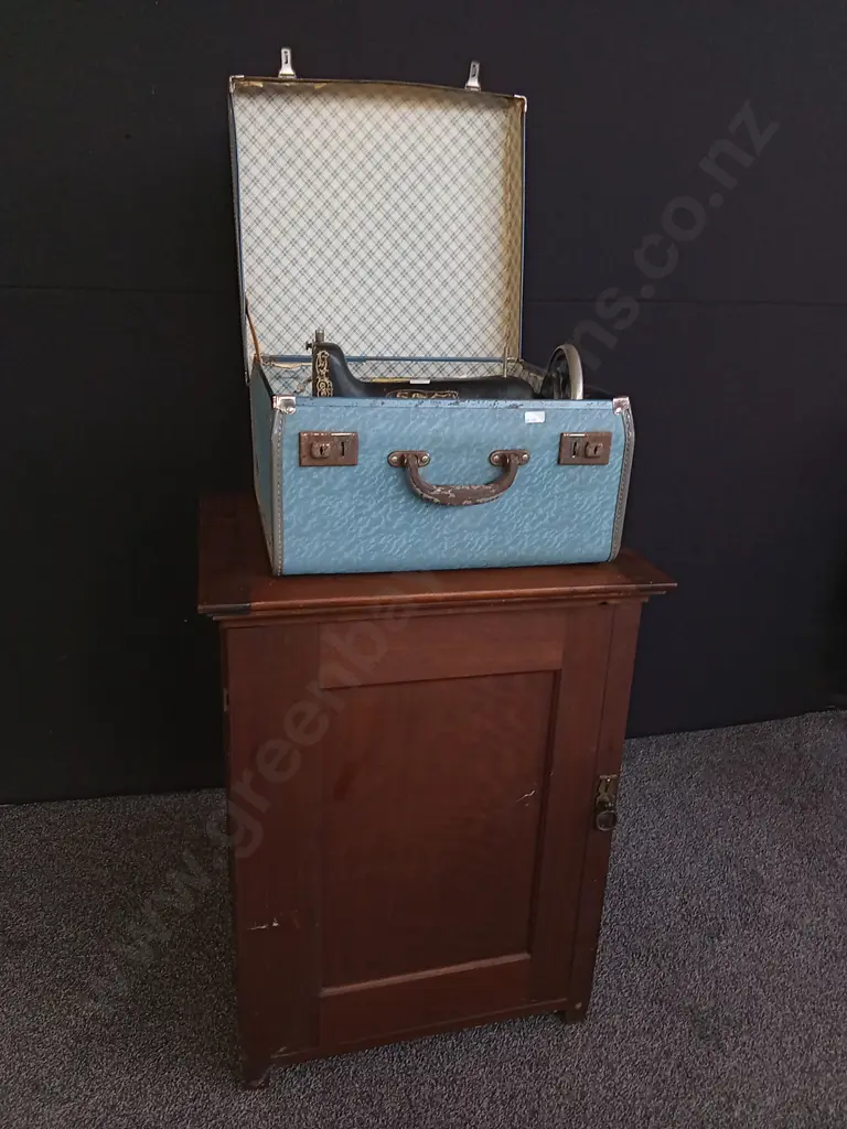 VINTAGE SEWING MACHINE AND SEWING MACHINE HIDE AWAY WOODEN CABINET Image 1++