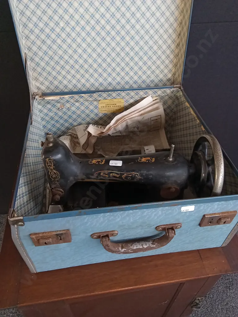 VINTAGE SEWING MACHINE AND SEWING MACHINE HIDE AWAY WOODEN CABINET Image 1++