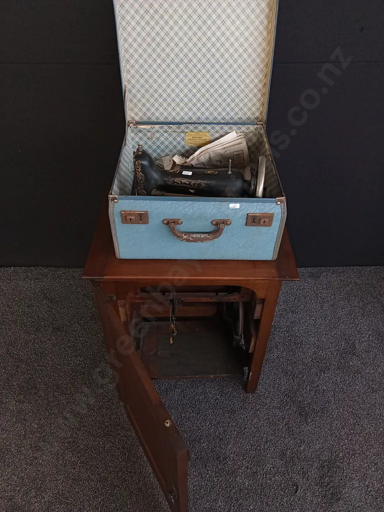 VINTAGE SEWING MACHINE AND SEWING MACHINE HIDE AWAY WOODEN CABINET Image 1++