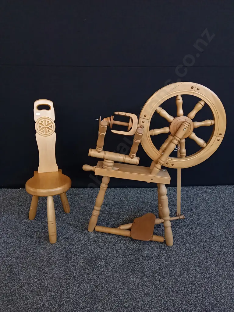 WOODEN LOUET SPINNING WHEEL WITH MATCHING STOOL Image 1++