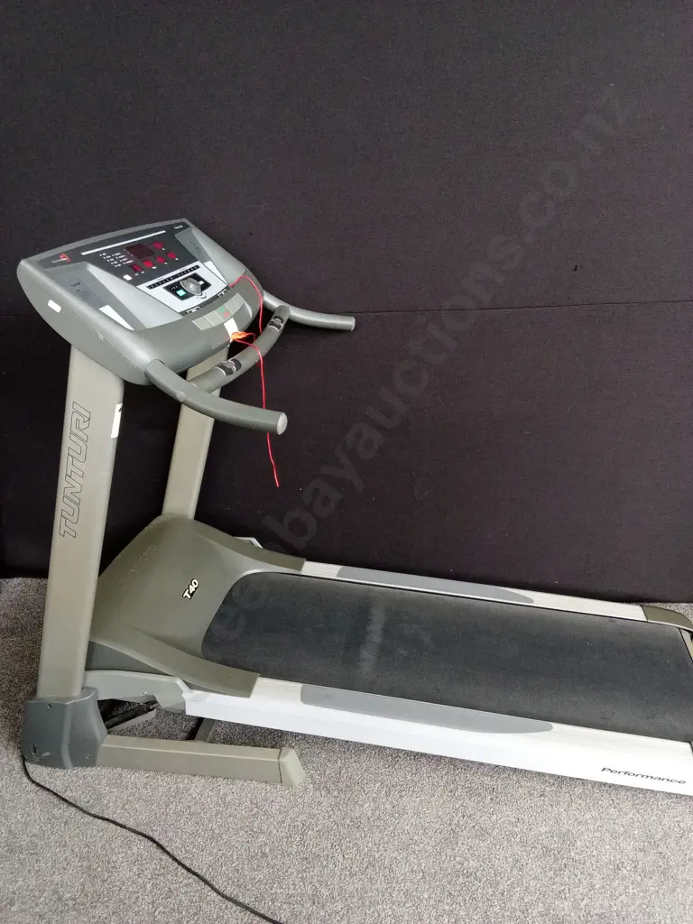TUNTURI T40 TREADMILL Image 1++