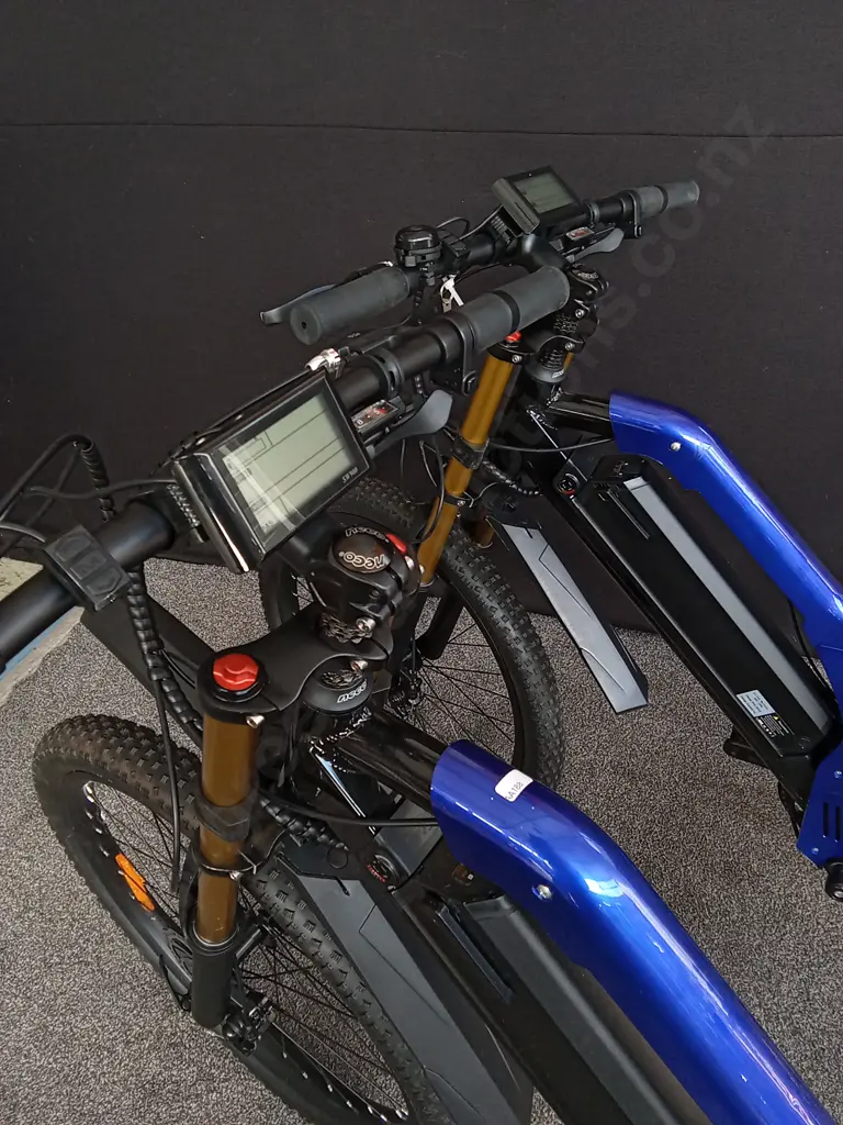 2 E BIKES NECO BRAND, ONLY ONE CHARGER Image 1++