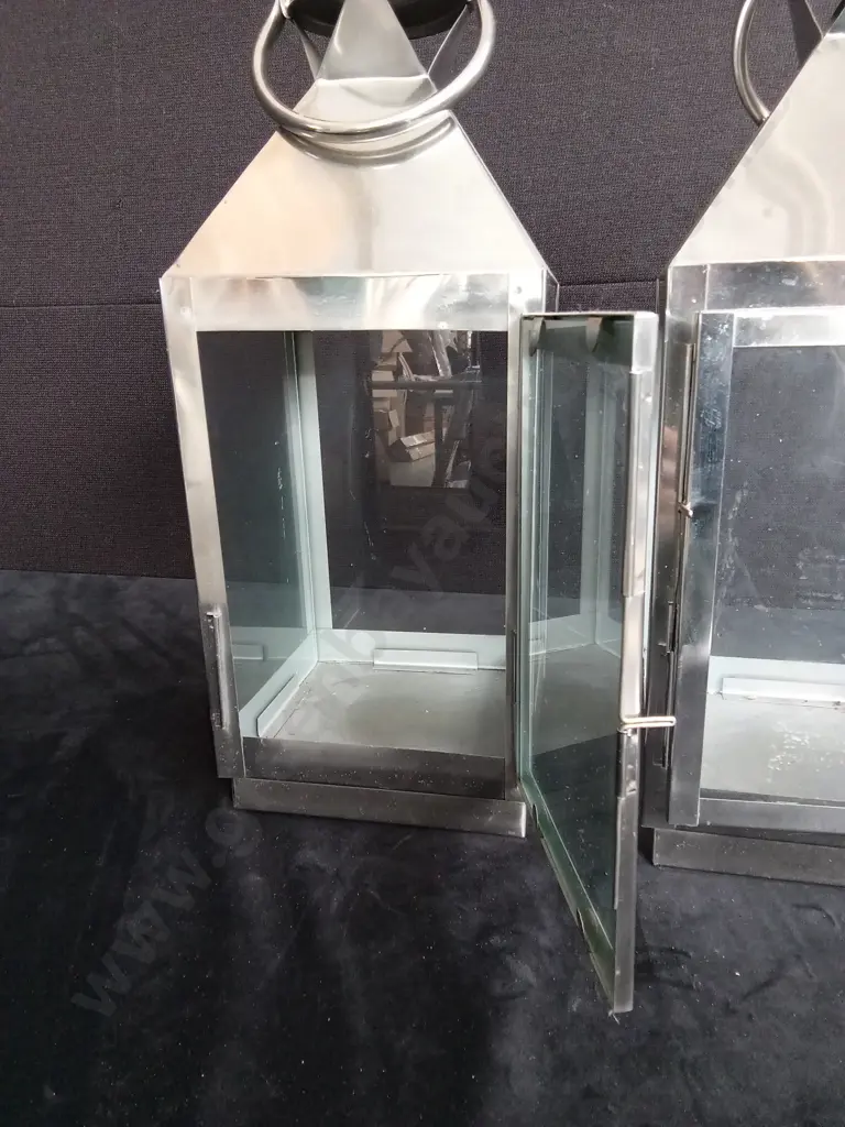 2 LANTERNS WITH HANDLES Image 1++