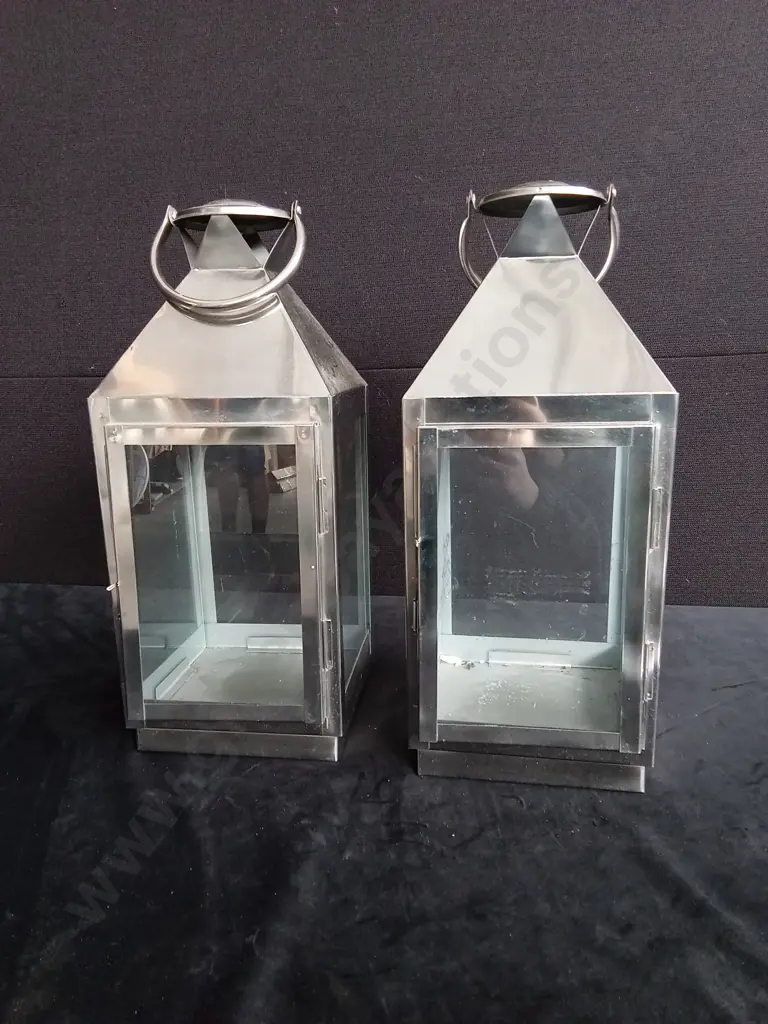 2 LANTERNS WITH HANDLES Image 1++