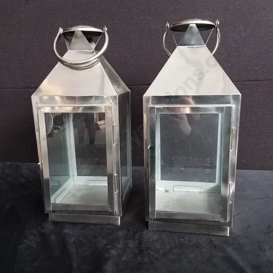 2 LANTERNS WITH HANDLES