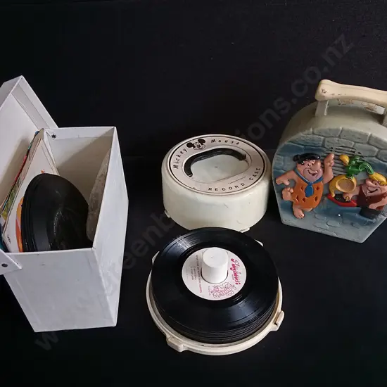 VINTAGE SET OF RECORDS AND FLINSTONES RECORD PLAYER