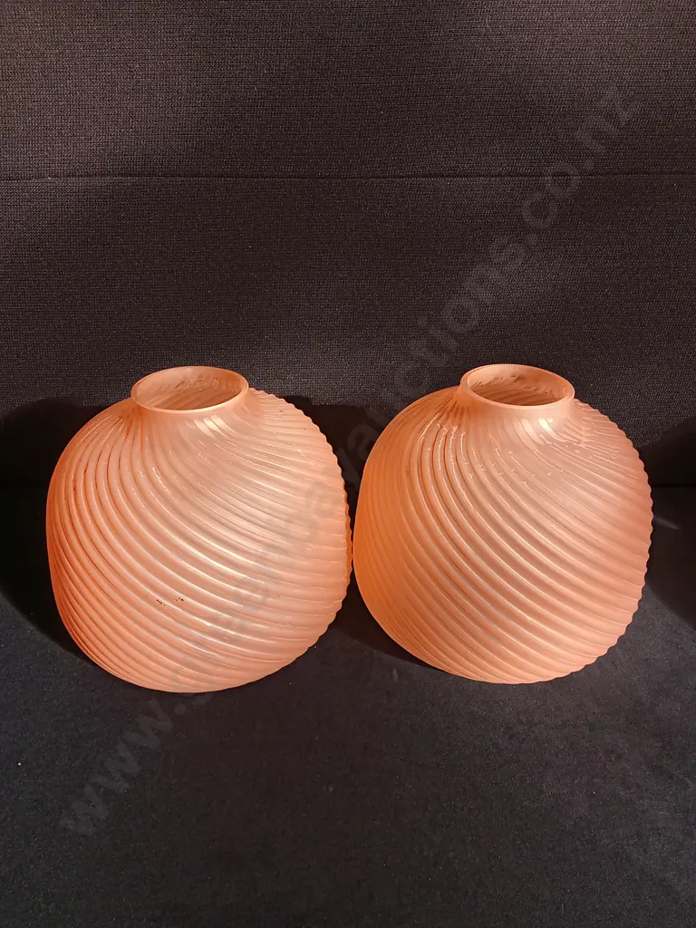 PAIR OF BRAND NEW CORAL COLOURED VASES Image 1++