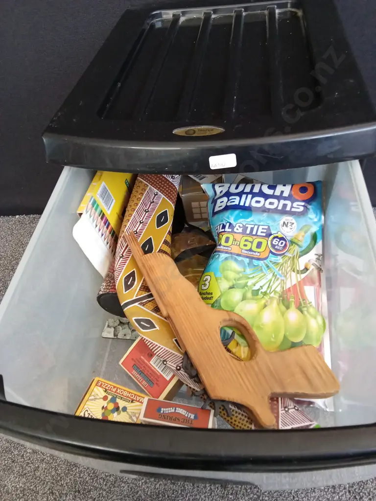 PLASTIC SET OF DRAWERS WITH ASSORTED TOYS Image 1++