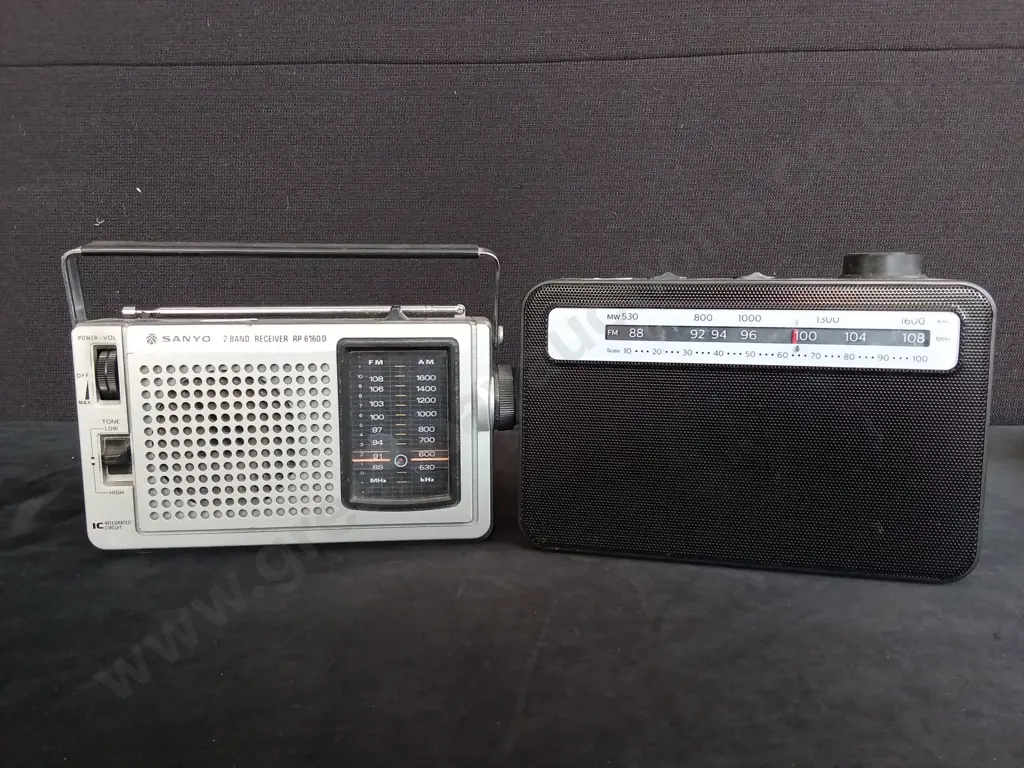 SANYO 2 BAND RECEIVER AND PHILLIPS PORTABLE RADIO Image 1++