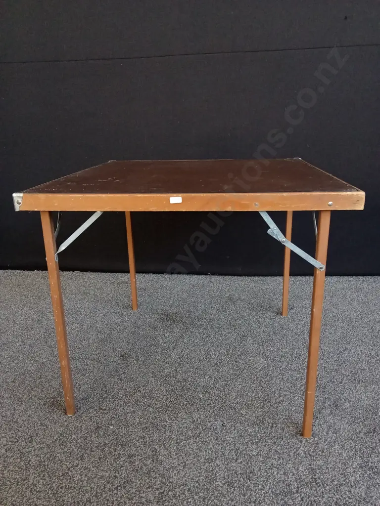 FOLDABLE CARD TABLE Image 1++