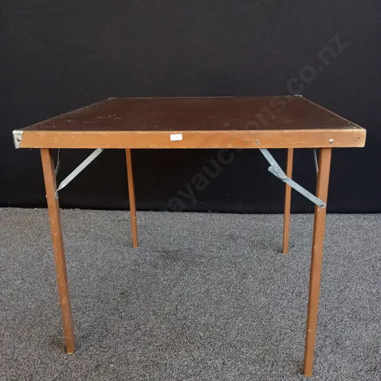 FOLDABLE CARD TABLE