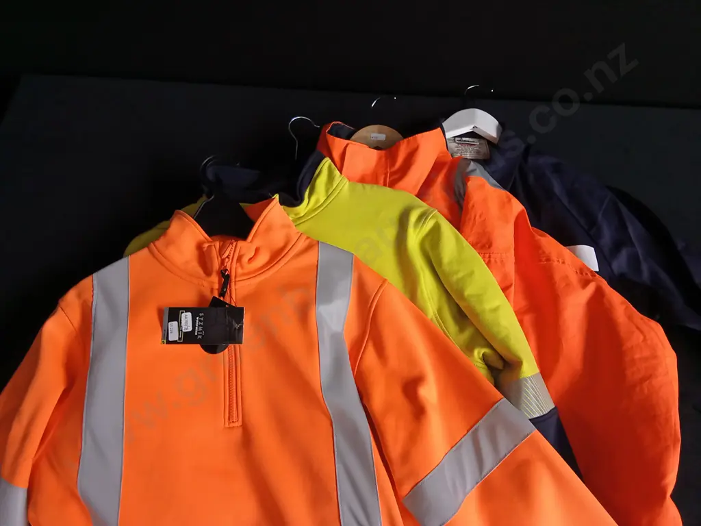 4 PIECES HI VIS WORKWEAR Image 1++