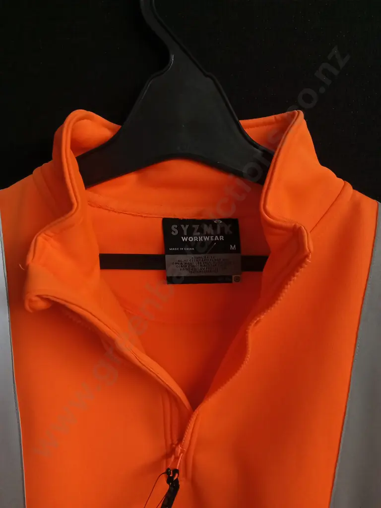 4 PIECES HI VIS WORKWEAR Image 1++