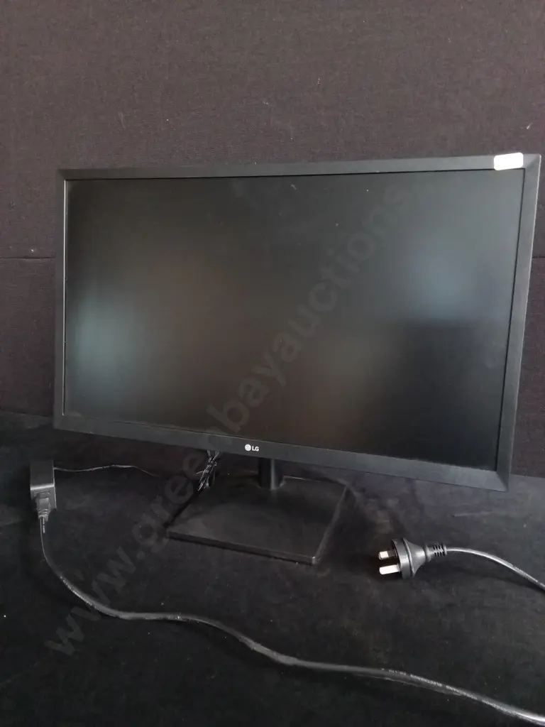 LG MONITOR UNTESTED AND BRAND NEW KEYBOARD Image 1++