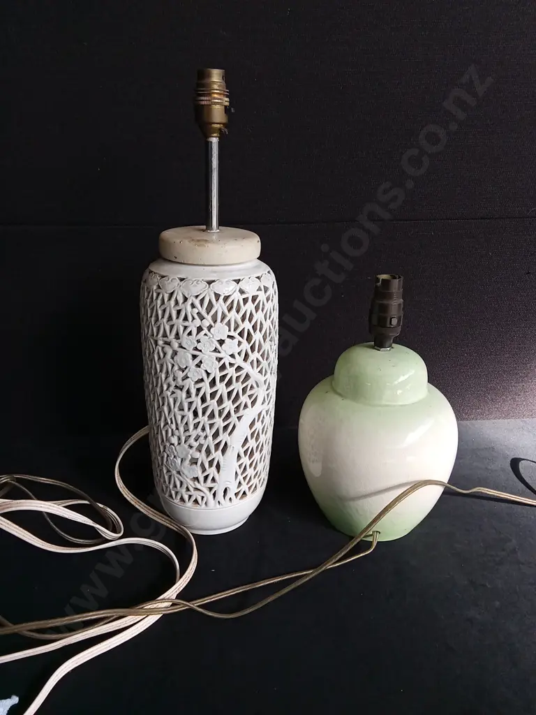 2 VINTAGE LAMPS Image 1++