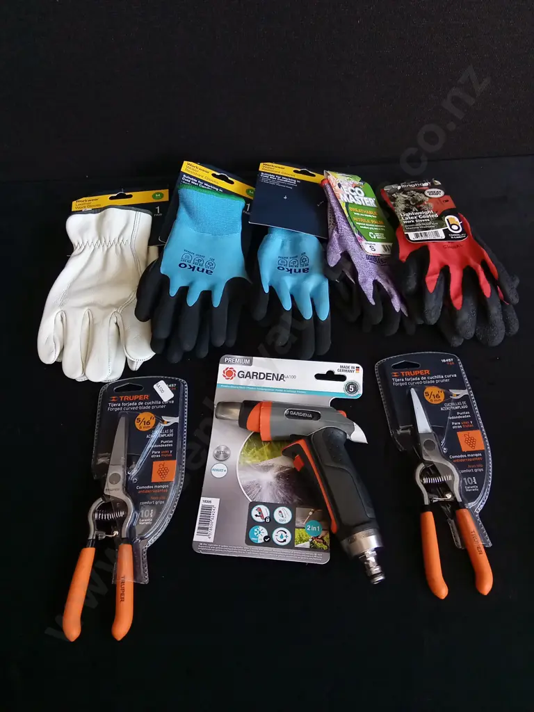 BRAND NEW GARDENING ITEMS Image 1++