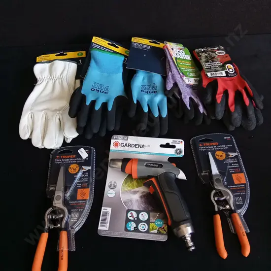 BRAND NEW GARDENING ITEMS