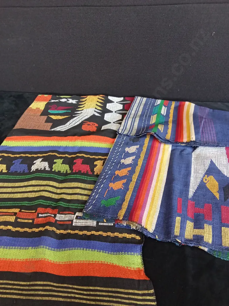 2 PIECES WOVEN MATERIAL Image 1++