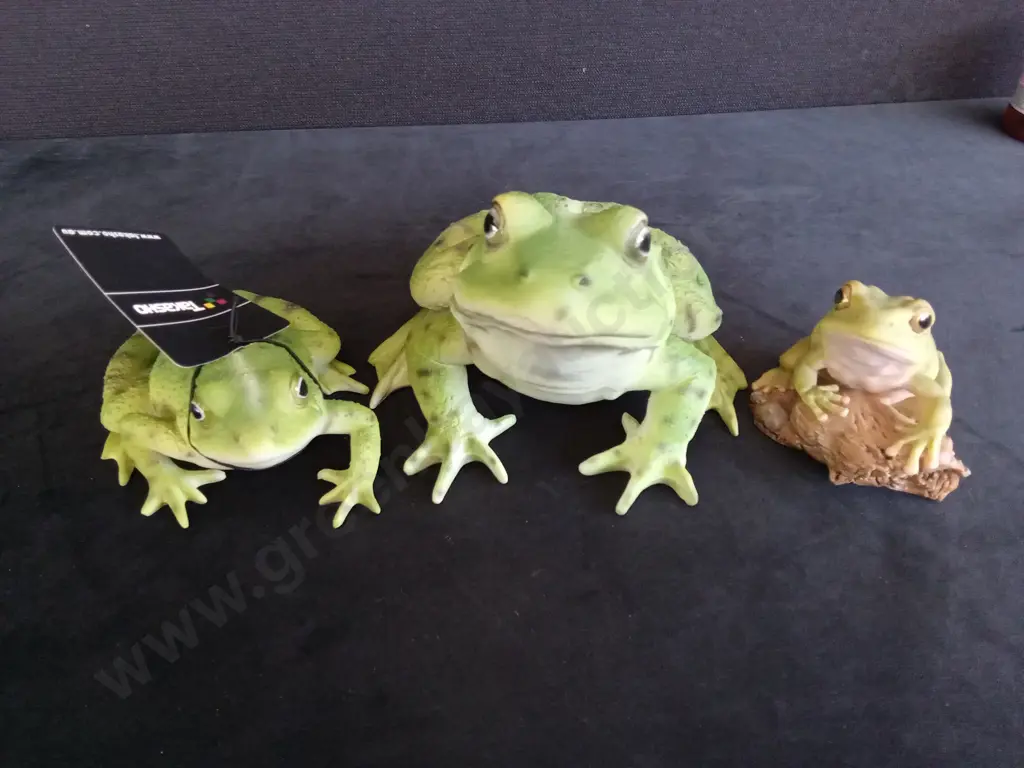 3 TAKASHO FROG FIGURINES Image 1++