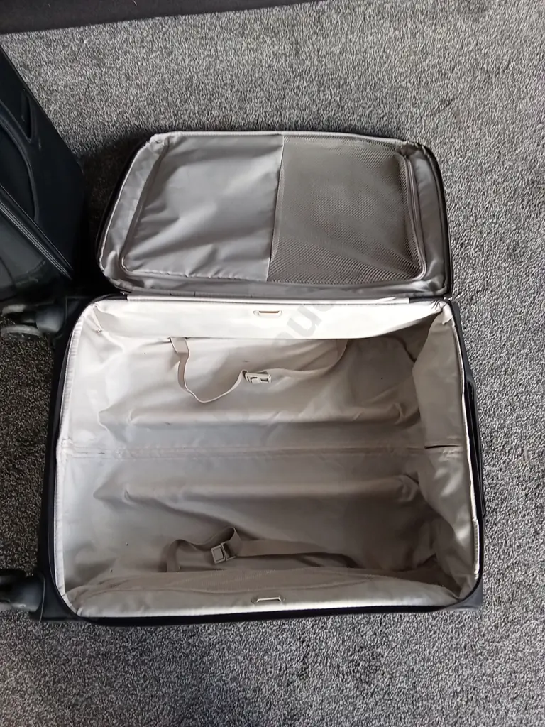 2 SAMSONITE BLACK SUITCASES Image 1++