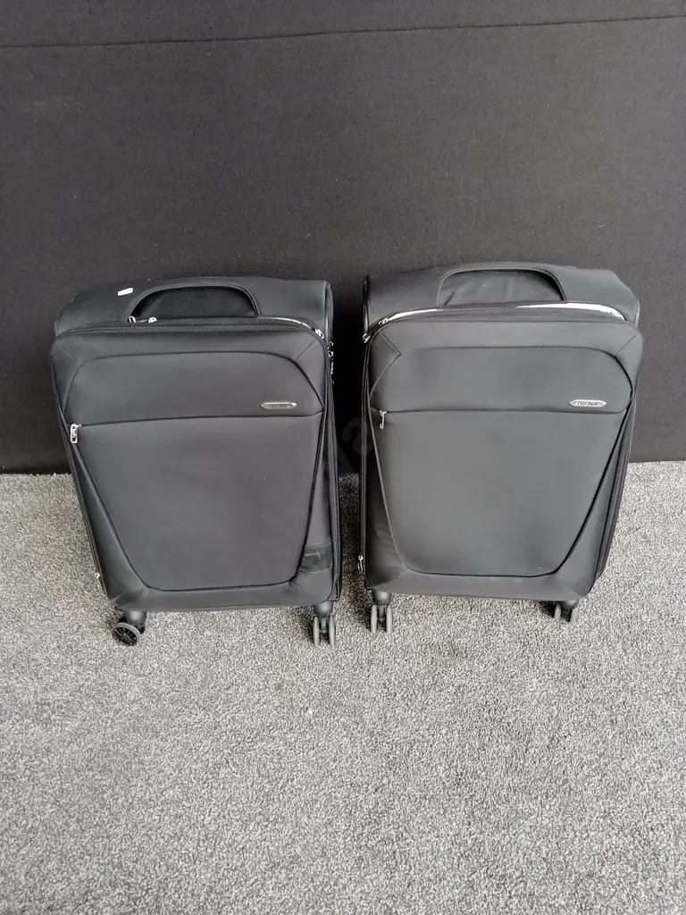 2 SAMSONITE BLACK SUITCASES Image 1++