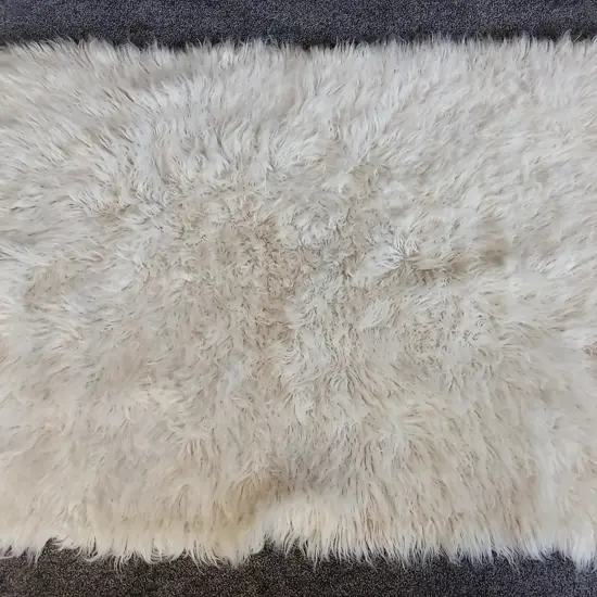WHITE FLOKATI FUR RUG 1.34M X 1.75M