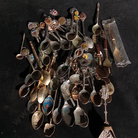 MIX OF VINTAGE SOUVENIR SPOONS LOOSE