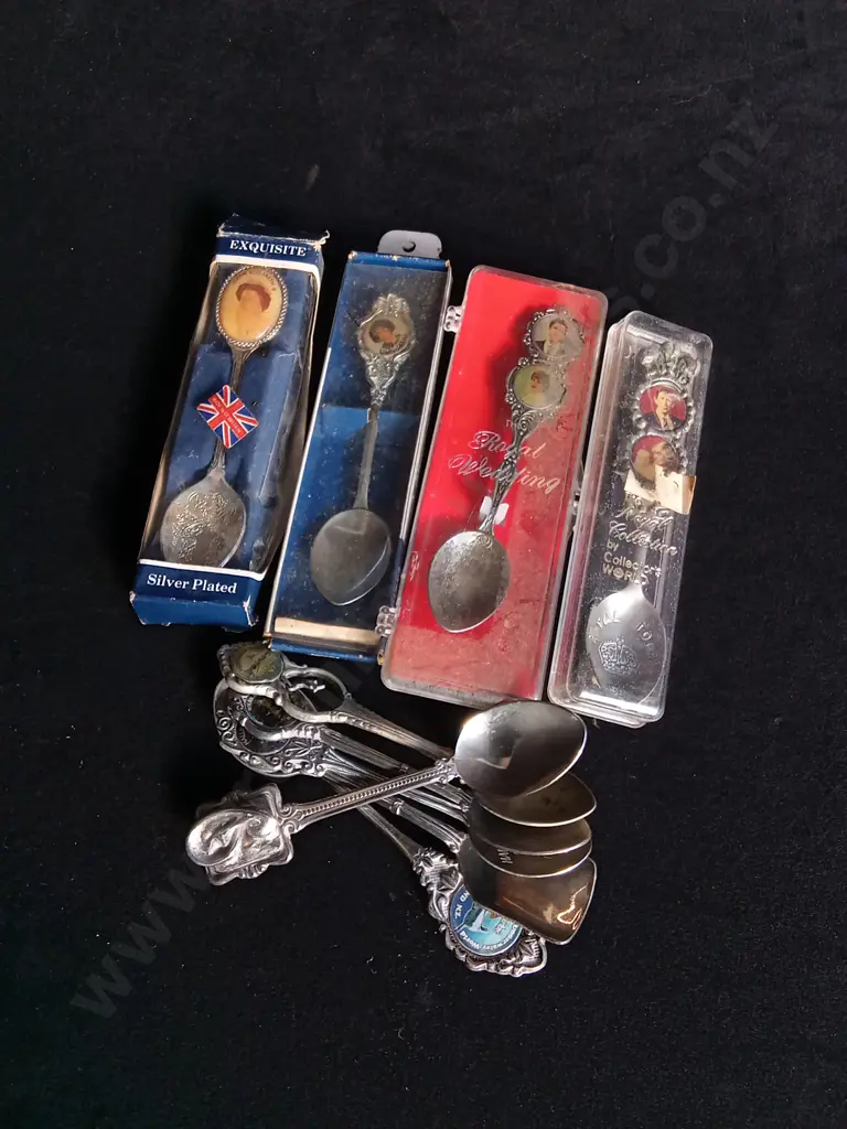 MIX OF SOUVENIR SPOONS Image 1++