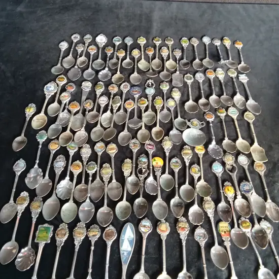 COLLECTION OF NEWS ZEALAND SPOONS