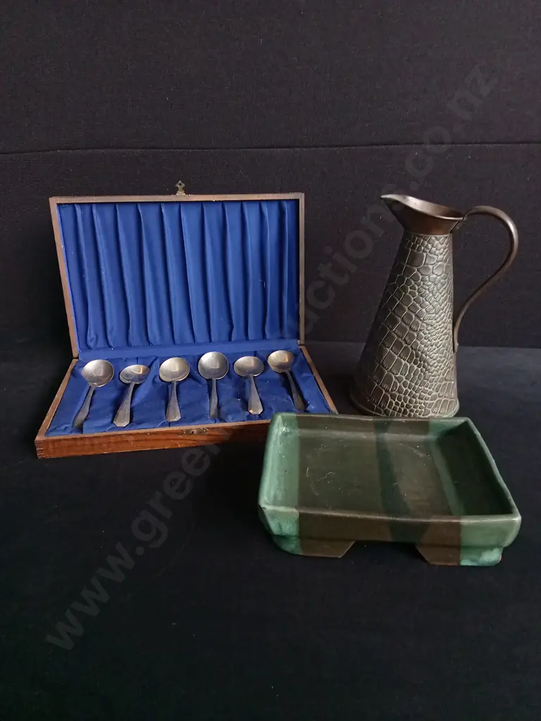 3 PIECES KITCHENWARE AND DECOR Image 1++