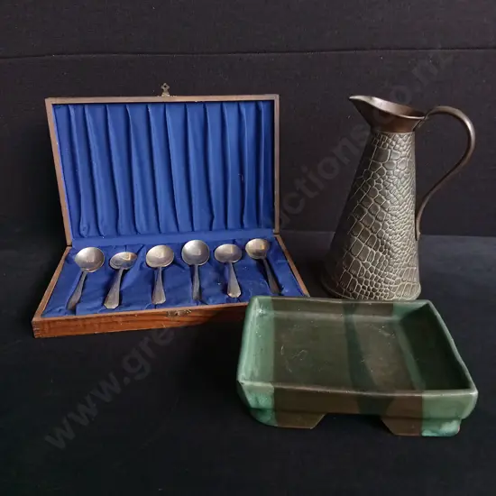 3 PIECES KITCHENWARE AND DECOR