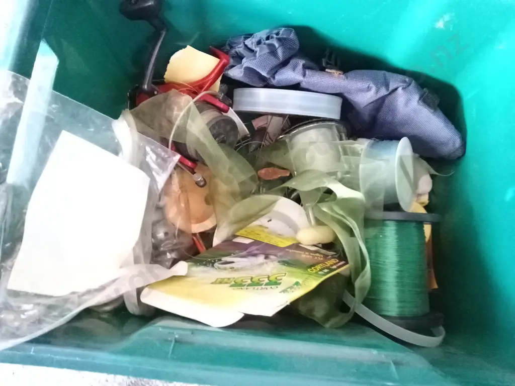 BOX OF FISHING ITEMS Image 1++