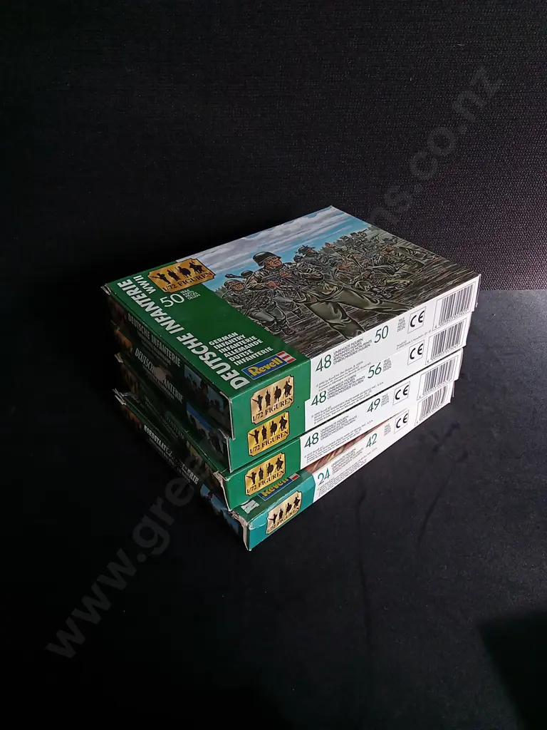 4 VINTAGE BOXES OF MILITARY MODELS, REVELL Image 1++
