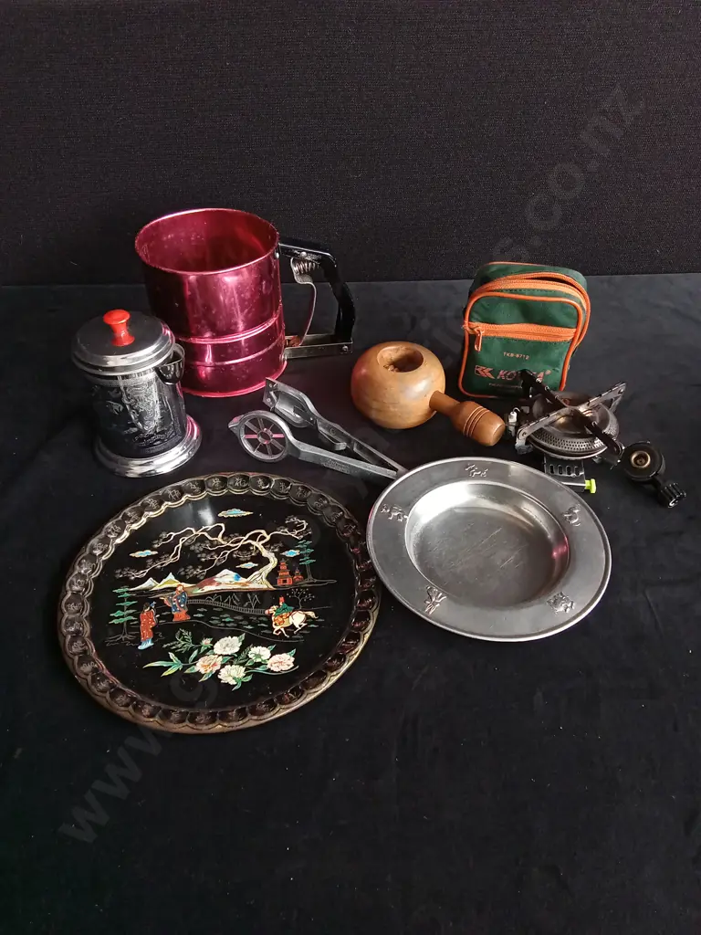ASSORTED KITCHEN ITEMS Image 1++