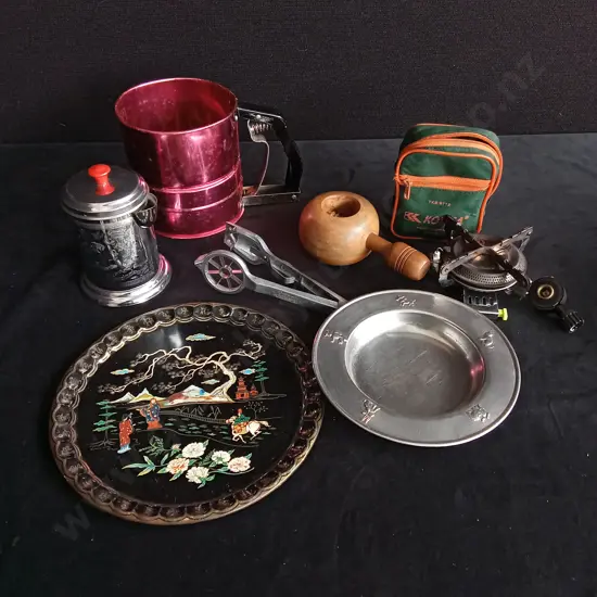 ASSORTED KITCHEN ITEMS