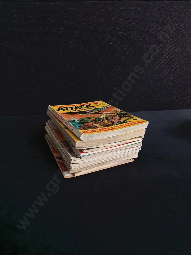 15 VINTAGE POCKET SIZED WAR COMIC BOOKS MIX Image 1++