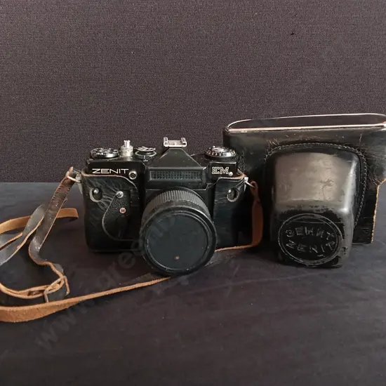 VINTAGE ZENIT EM 35MM SLR FILM CAMERA WITH LEATHER CASE